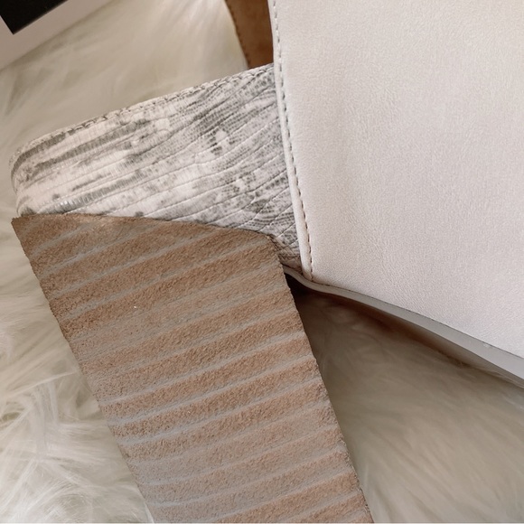 DV by Dolce Vita Barkar Peep Toe Shoes - Picture 4 of 11